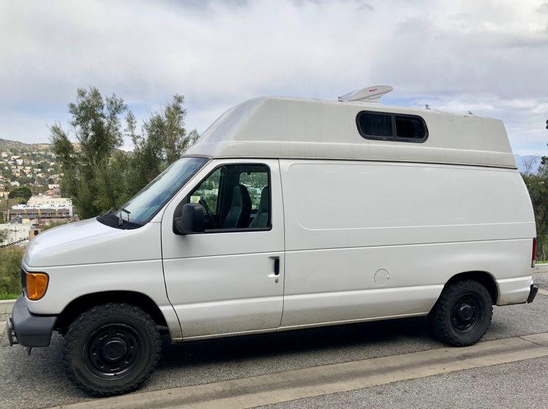 Picture 4/10 of a 2006 Ford E-150 Camper Top 76k miles for sale in Los Angeles, California