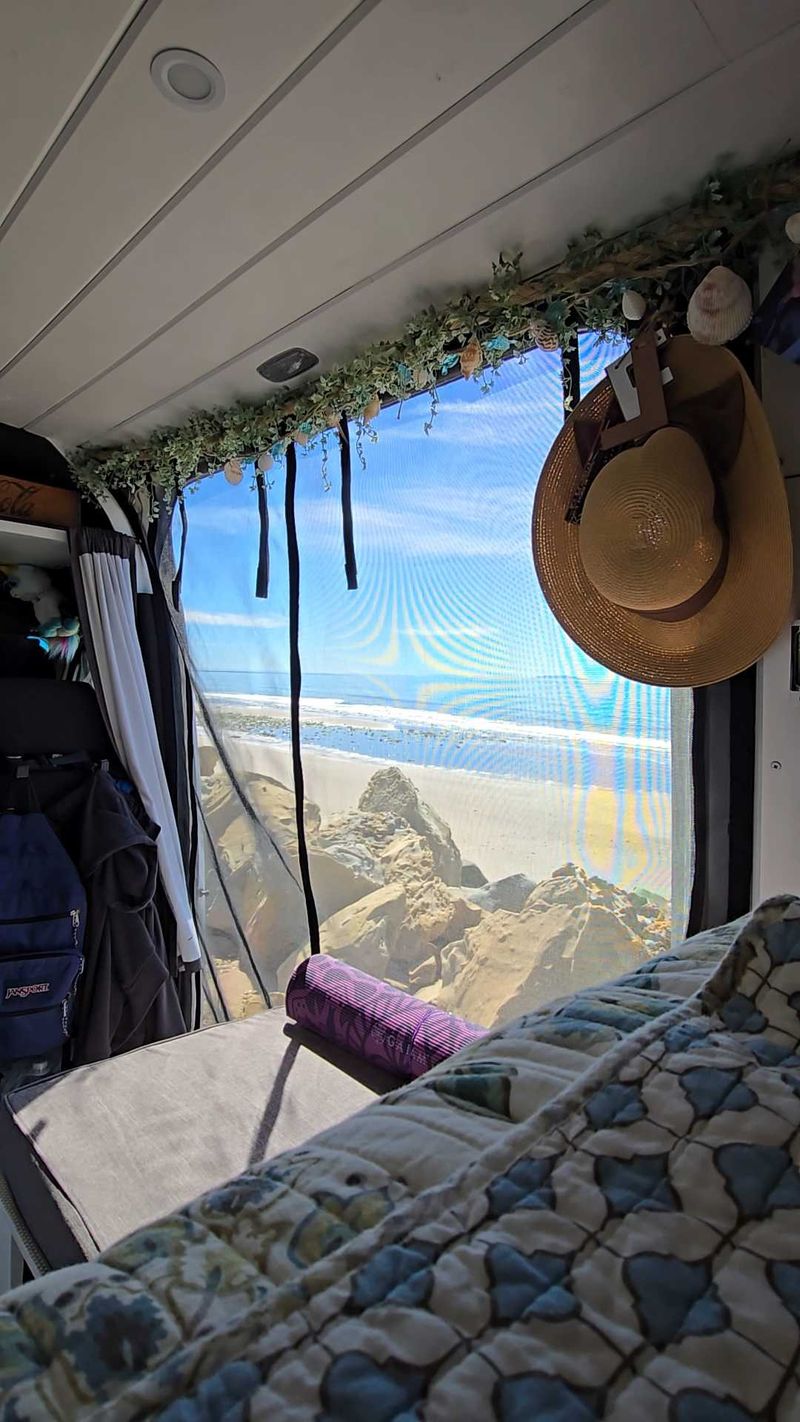 Picture 4/13 of a 2019 Mercedes-Benz 3500 High Roof Sprinter for sale in Medford, Oregon