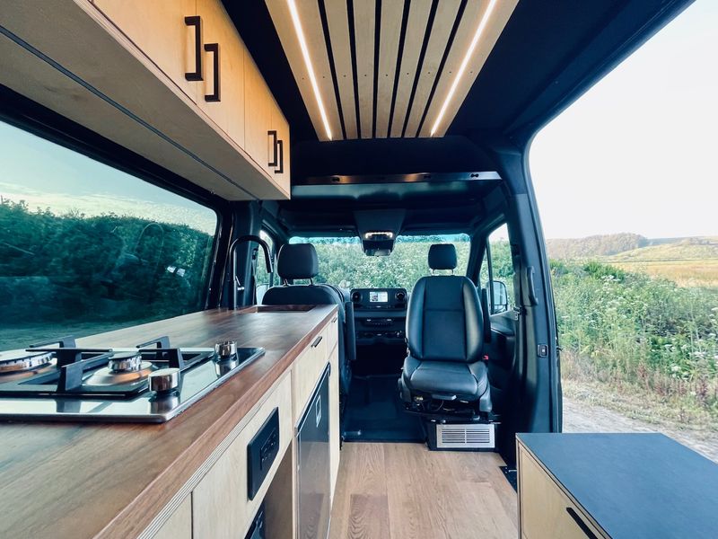 Picture 2/43 of a 2022 Sprinter 4x4 - Luxury Off-Grid Van - 16k miles for sale in Portola Valley, California