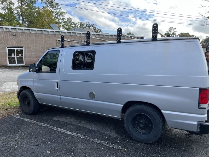 Picture 5/14 of a 2000 Ford Econoline E150 Weekender for sale in Wilmington, North Carolina