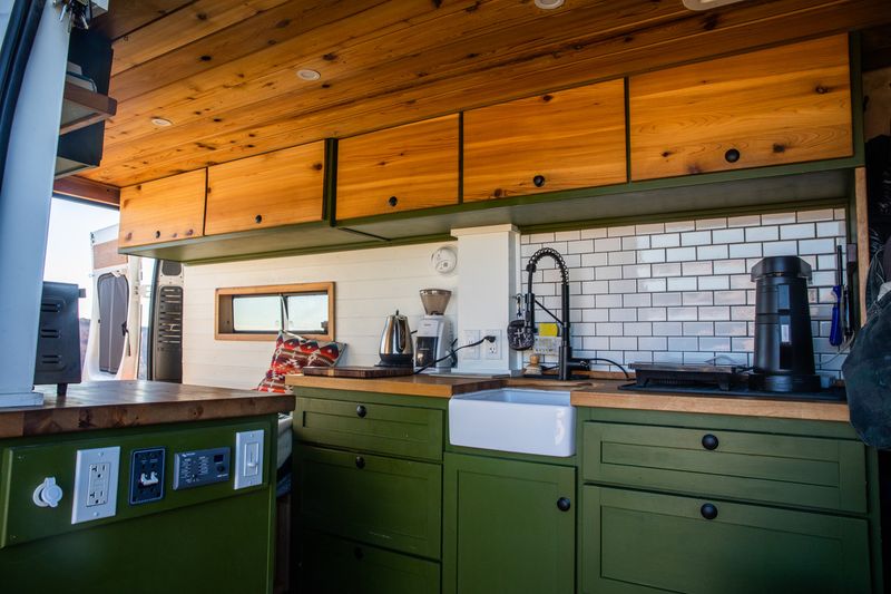 Picture 3/18 of a 2018 Ram Promaster reconstructed title for sale in Portland, Oregon