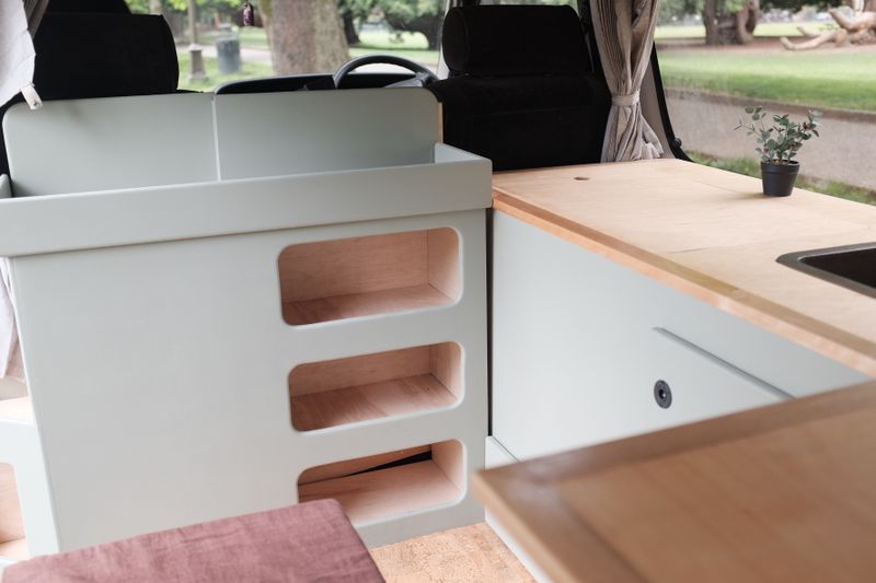 Picture 4/21 of a 1995 Toyota Hiace Super Custom Limited camper for sale in Portland, Oregon