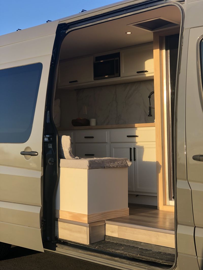 Picture 3/13 of a Sprinter RV for sale in Des Plaines, Illinois