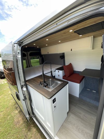 Campervans for sale - RVs, motorhomes and camping cars for sale | Vancamper