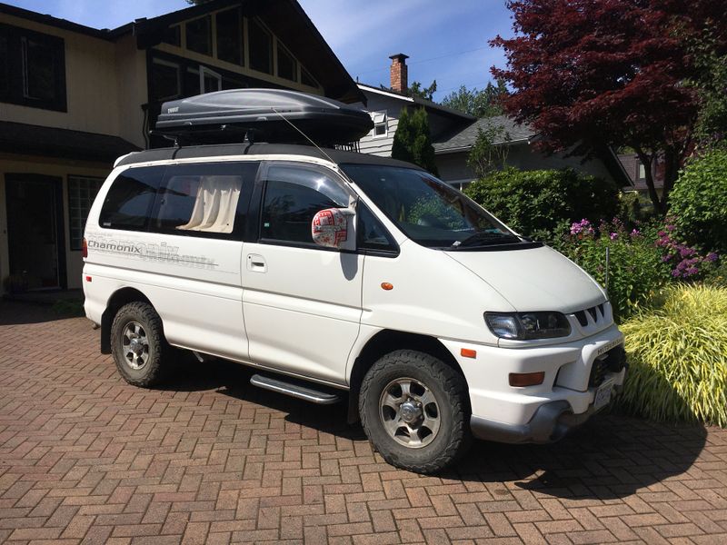 Picture 1/8 of a 2001 Mitsubishi Delica for sale in Vancouver, Washington