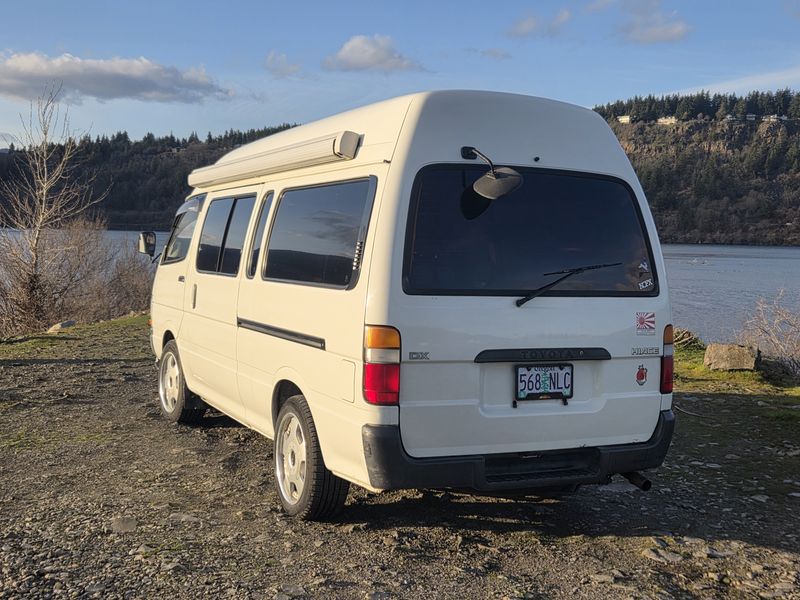 Picture 4/22 of a 1995 Toyota HiAce Camper Van for sale in Hood River, Oregon