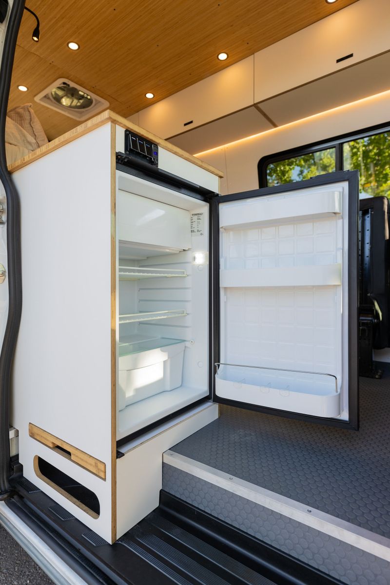 Picture 5/10 of a 2022 Geotrek Convoy – Mercedes Sprinter 144 (LOW MILES) for sale in Fort Lupton, Colorado