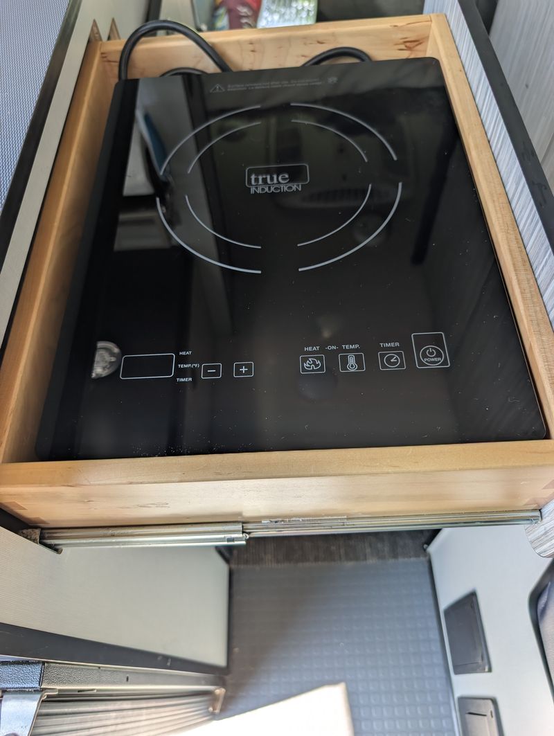 Picture 5/45 of a 2022 Winnebago Revel 44E for sale in New Haven, Connecticut