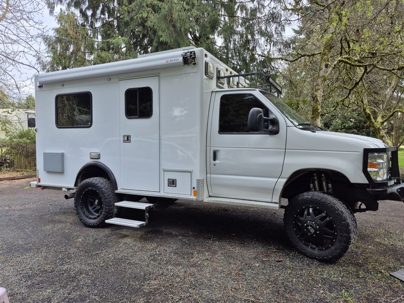 Picture 1/29 of a 2010 f350 4x4 turbo diesel custom for sale in Olympia, Washington