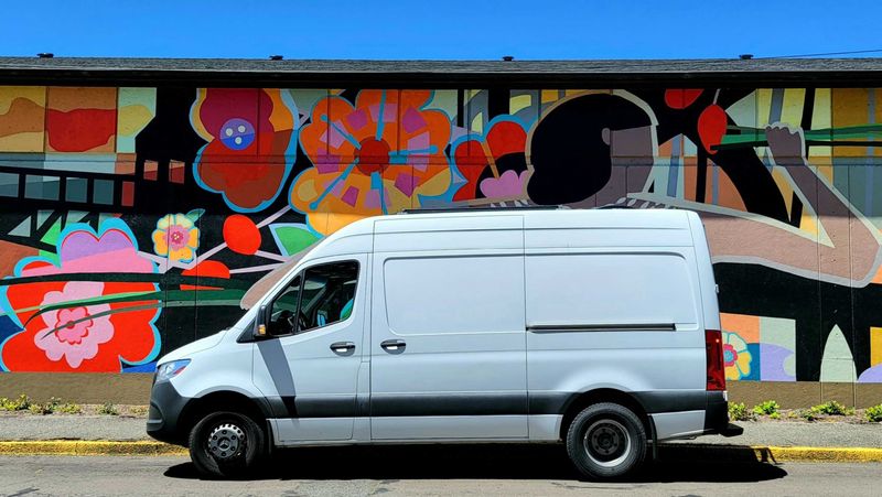 Picture 2/19 of a 2019 Mercedes Benz 3500 Sprinter Van for sale in Medford, Oregon