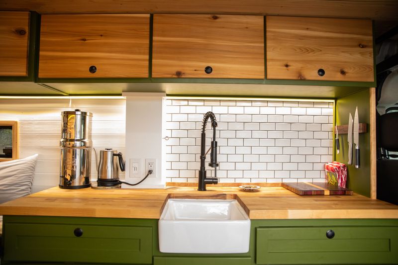 Picture 4/18 of a 2018 Ram Promaster reconstructed title for sale in Portland, Oregon