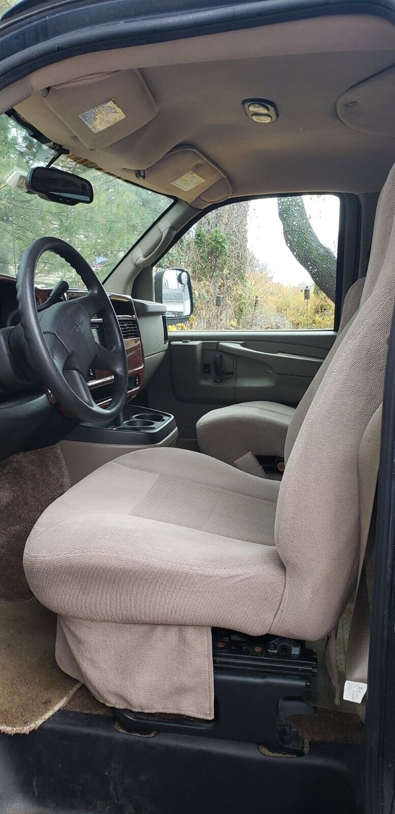 Picture 4/15 of a 2005 GMC Savana 1500 Regency Conversion for sale in Arlington Heights, Illinois