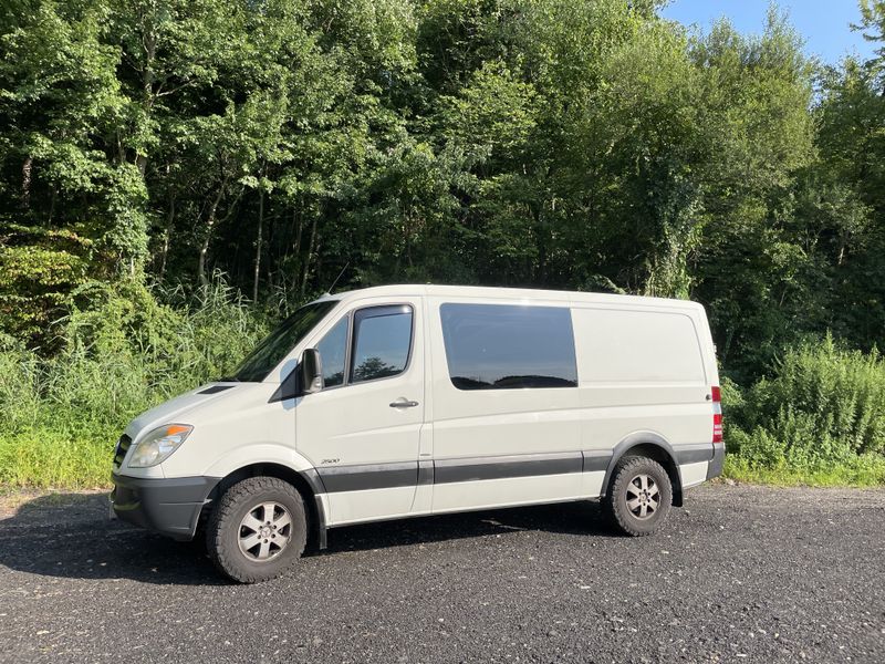 Picture 1/19 of a 2010 Mercedes Benz Sprinter 2500 Camper Van for sale in Fairfield, Connecticut