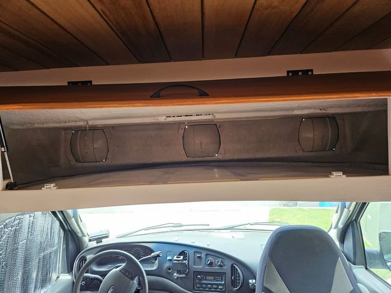 Picture 4/18 of a 2005 E350 Camper for sale in Littleton, Colorado