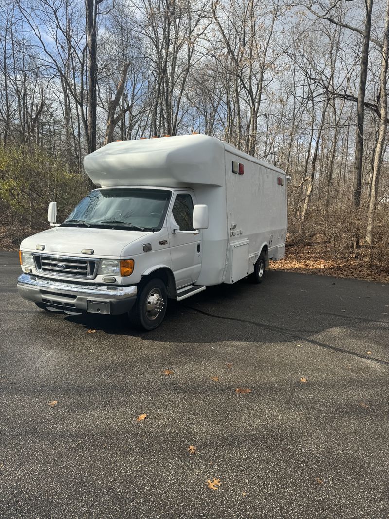 Picture 5/11 of a 2005 E450 with emergency response unit on rear for sale in Milford, Ohio