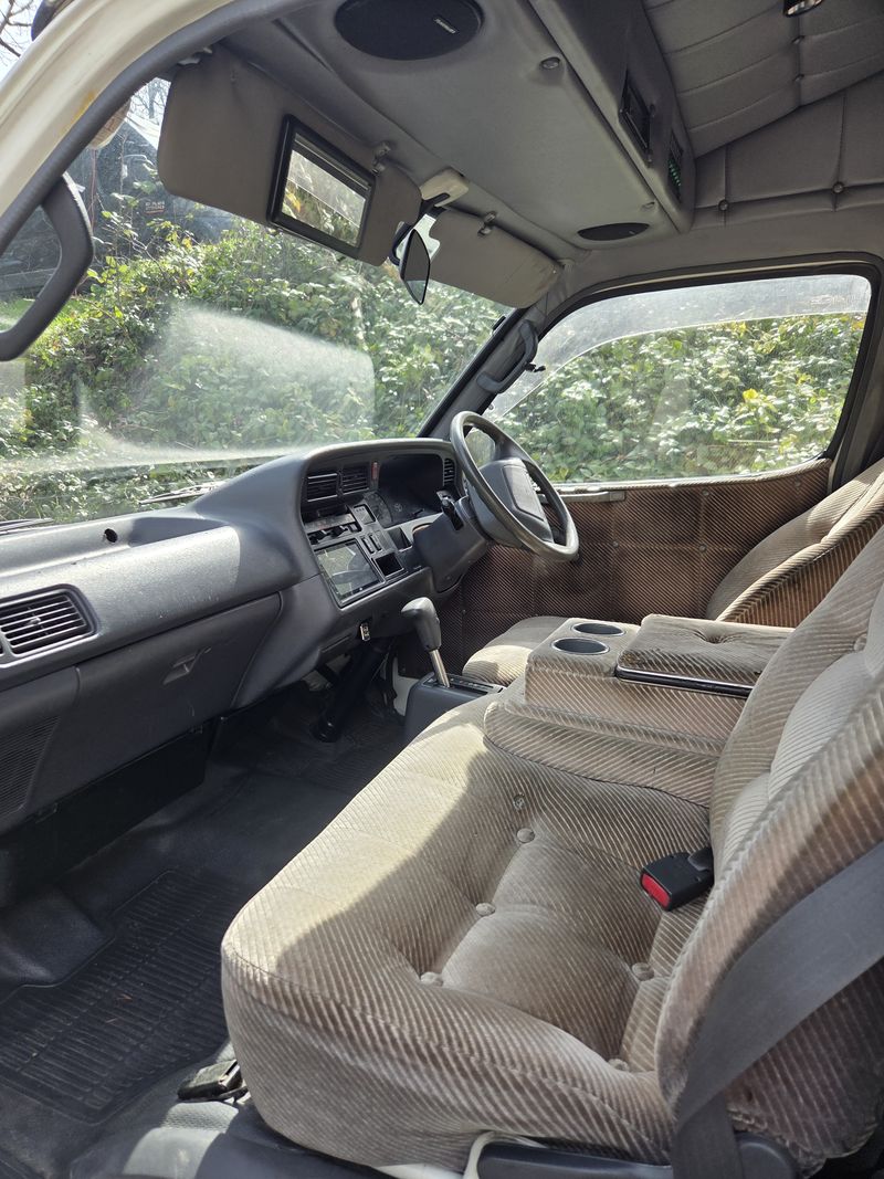 Picture 5/22 of a 1995 Toyota HiAce Camper Van for sale in Hood River, Oregon