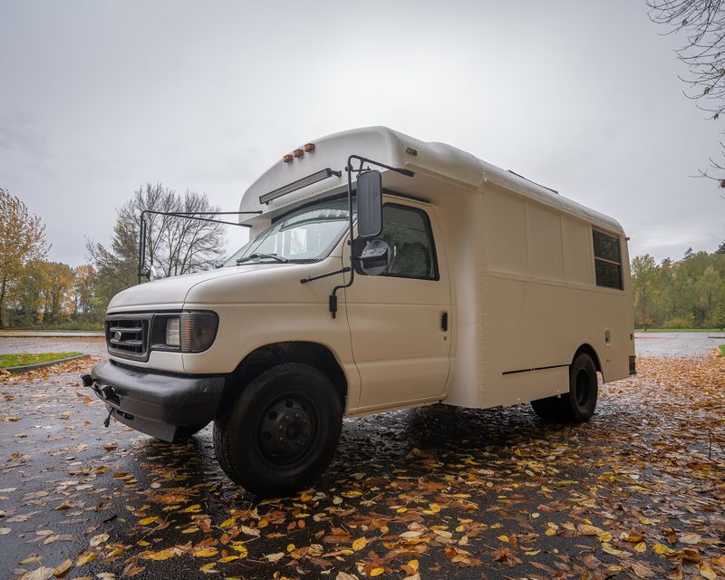 Picture 2/22 of a 2005 Ford E350 Thomas Short Bus with 97,000 original miles for sale in Newberg, Oregon