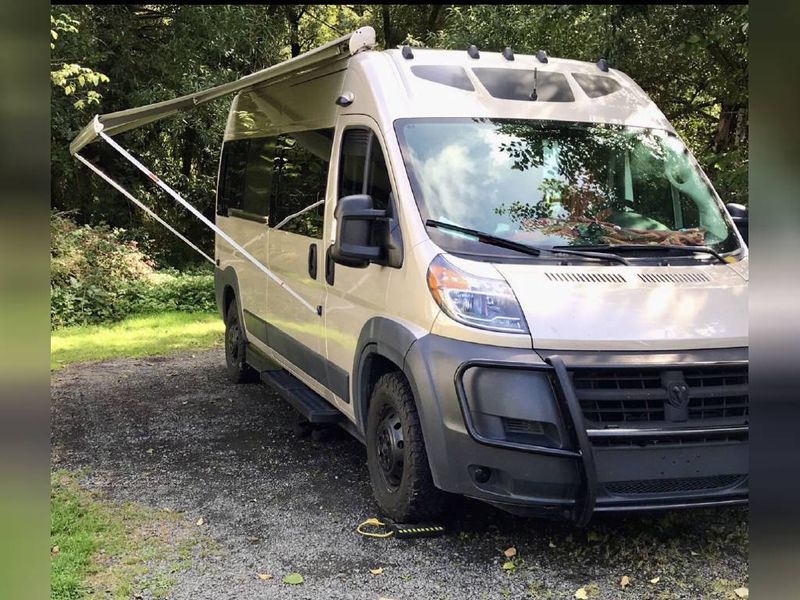 Picture 2/18 of a 2019 Roadtrek Simplicity SRT  for sale in Tampa, Florida