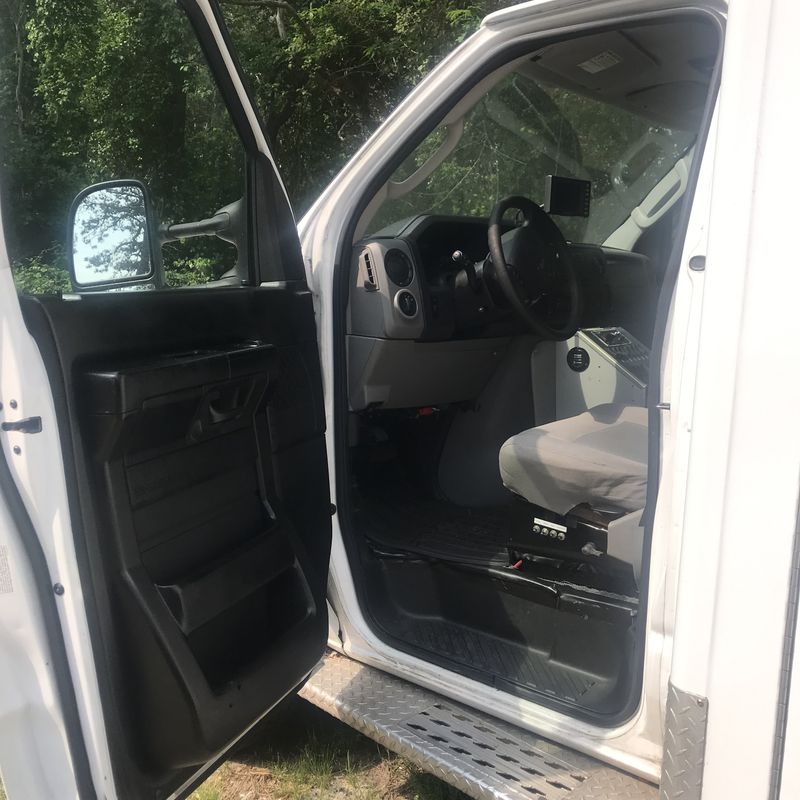Picture 5/20 of a 2012 Ford E 350 Ambulance for sale in Millersville, Maryland