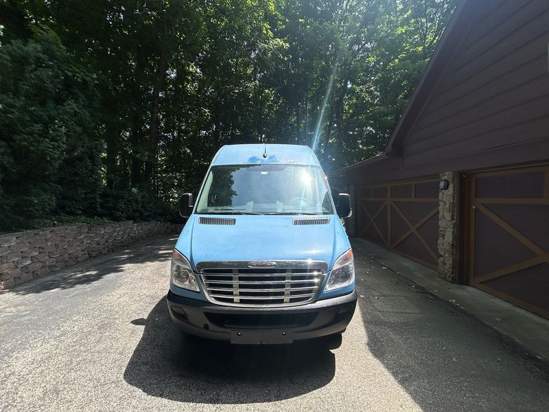 Picture 4/21 of a 2008 Mercedes Freightliner Sprinter for sale in Carmel, Indiana