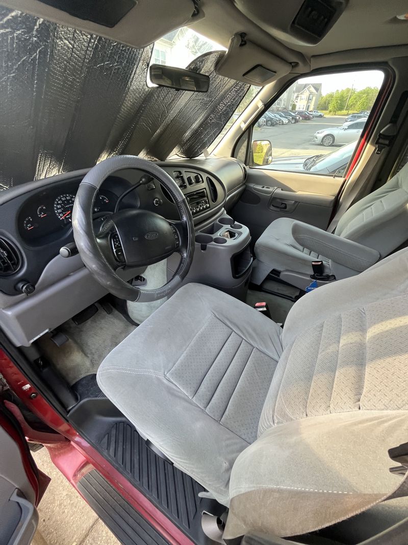 Picture 4/20 of a 2002 Ford E-150 Queen Coach for sale in Lexington Park, Maryland