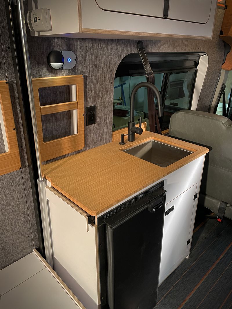 Picture 4/17 of a Transit 148L AWD - Fresh Build Sleep4 / Seat4 for sale in Hood River, Oregon