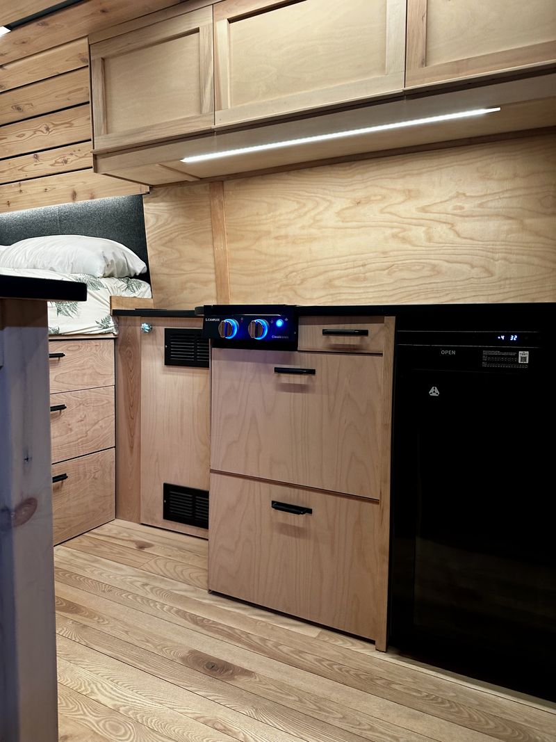 Picture 4/23 of a Mercedes Sprinter 2500 high roof for sale in West Chicago, Illinois