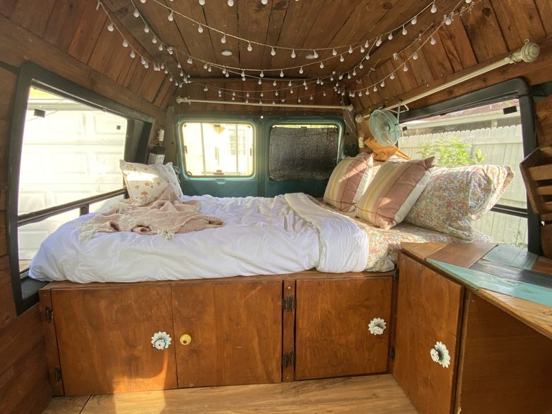 Picture 1/26 of a Road Ready Camper Van in Perfect Condition  for sale in Saint Petersburg, Florida