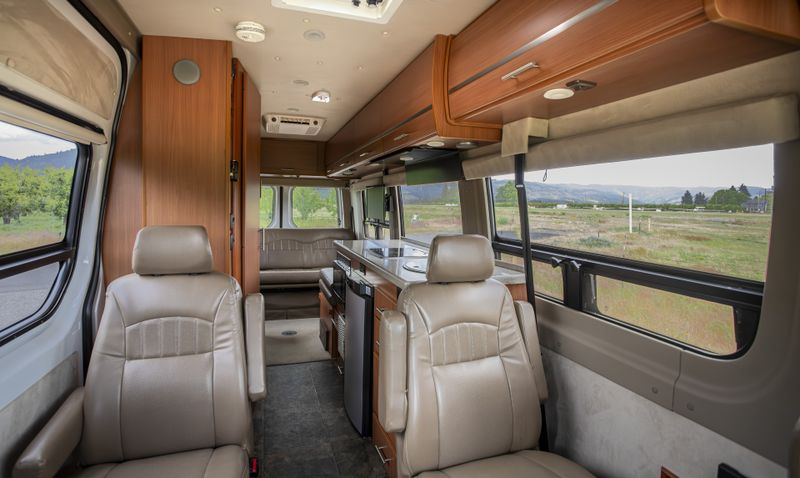 Picture 4/15 of a 2012 Winnebago ERA low miles! for sale in Hood River, Oregon