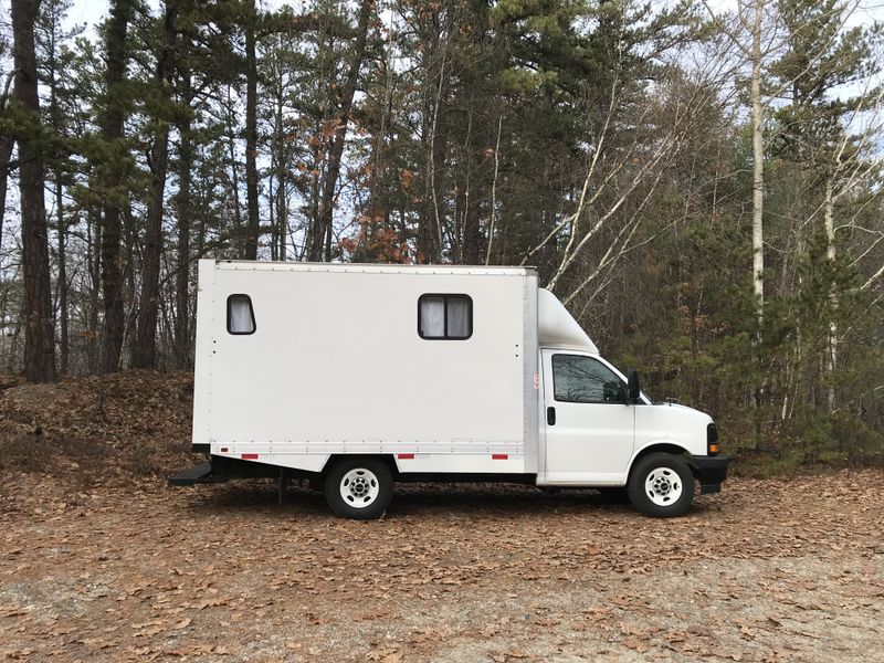 Picture 1/35 of a 2017 GMC Savana 3500 Cutaway Box Truck for sale in Minneapolis, Minnesota