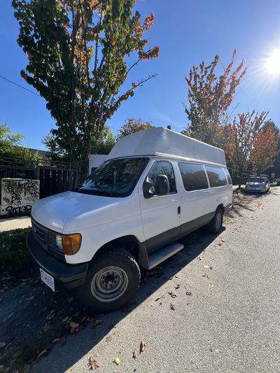 Photo of a Camper Van for sale: 2006 Ford E350