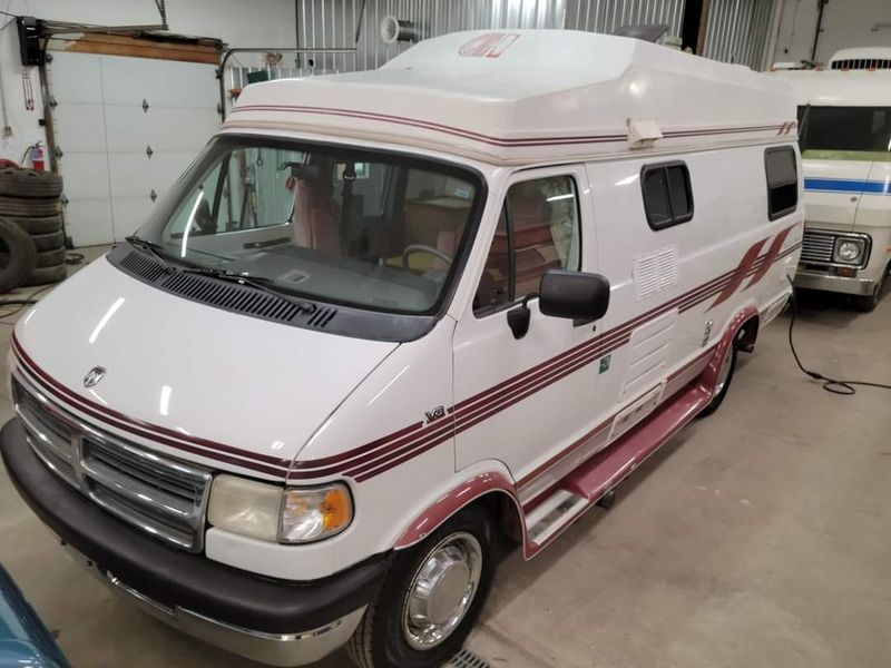 Picture 2/15 of a 95 Dodge B3500 Coach House  for sale in Riverside, Iowa