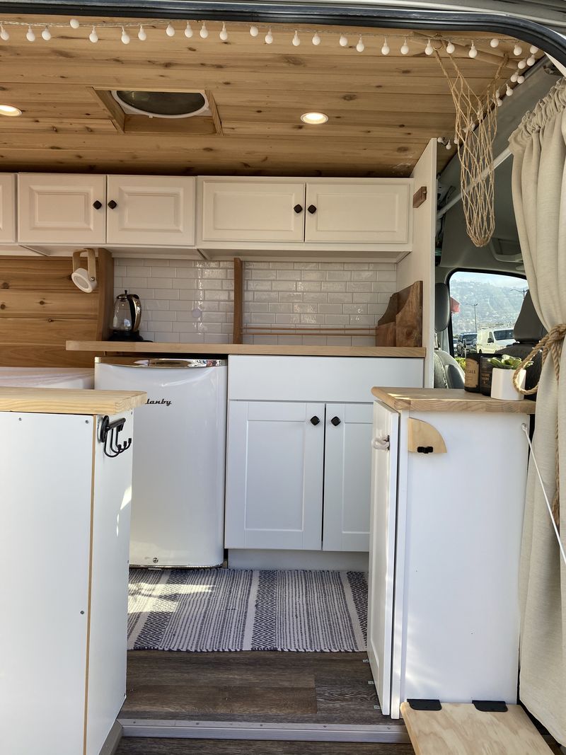 Picture 6/25 of a Transit 2018 Medium Roof WB 138" Full size bed for sale in Phoenix, Arizona