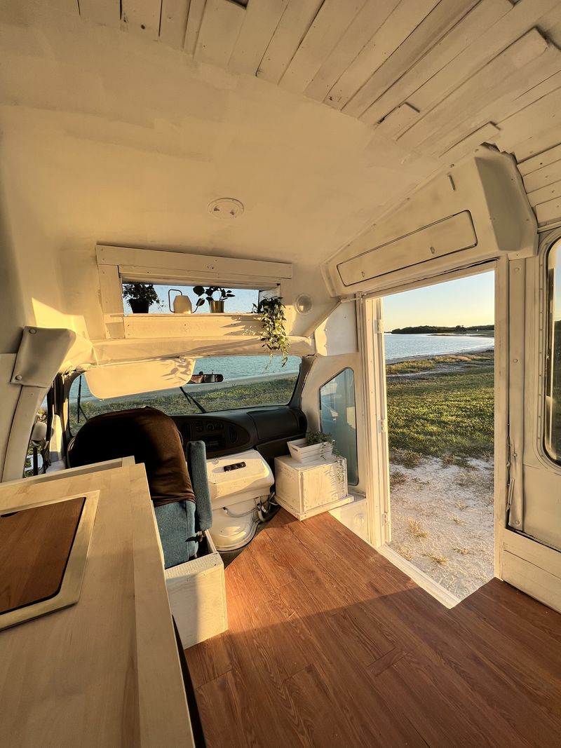 Picture 4/17 of a Beach Boho SKYLIGHT Shuttle Bus for sale in Saint Petersburg, Florida