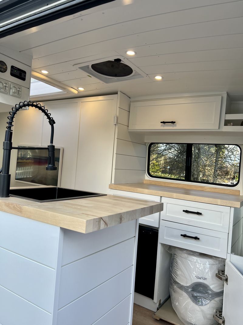 Picture 6/12 of a 2018 Ford Transit 250 148" Med Roof w/Murphy Bed - New Build for sale in Eugene, Oregon