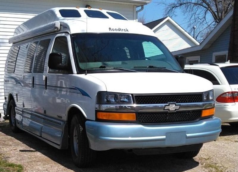 Picture 2/11 of a 2006 Roadtrek Versatile 190 for sale in Ypsilanti, Michigan