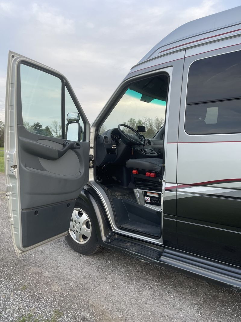 Picture 4/21 of a 2005 dodge sprinter for sale in Churubusco, Indiana