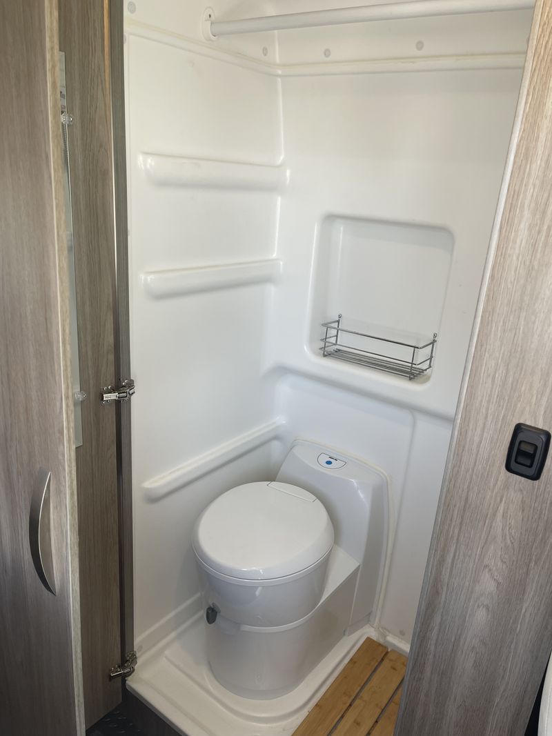 Picture 5/19 of a 2022 Winnebago Solis 59PX Pop-top for sale in Boulder, Colorado