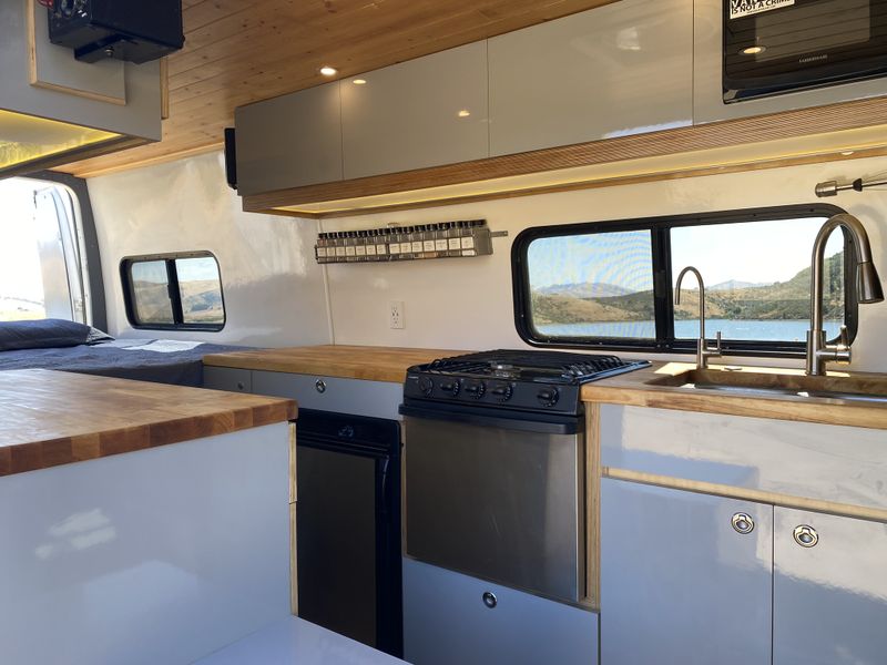 Picture 2/12 of a 2007 Dodge Sprinter 2WD 170″ WB high roof for sale in Richmond, California