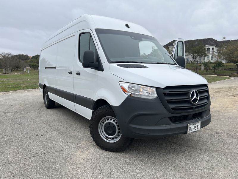 Picture 3/9 of a Sprinter 2021 Gas Toy Hauler  for sale in San Antonio, Texas