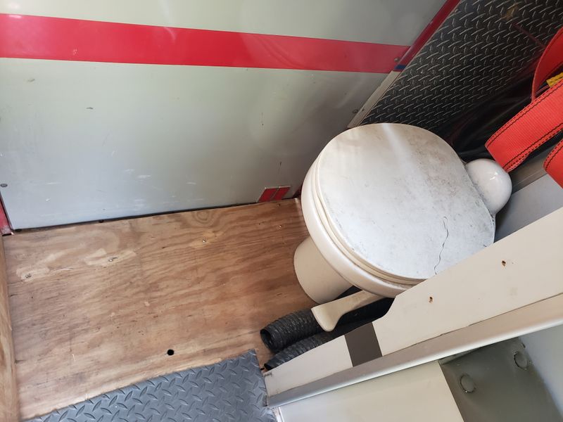 Picture 3/19 of a 2015 Chevy Express 4500 for sale in Benton, Kentucky