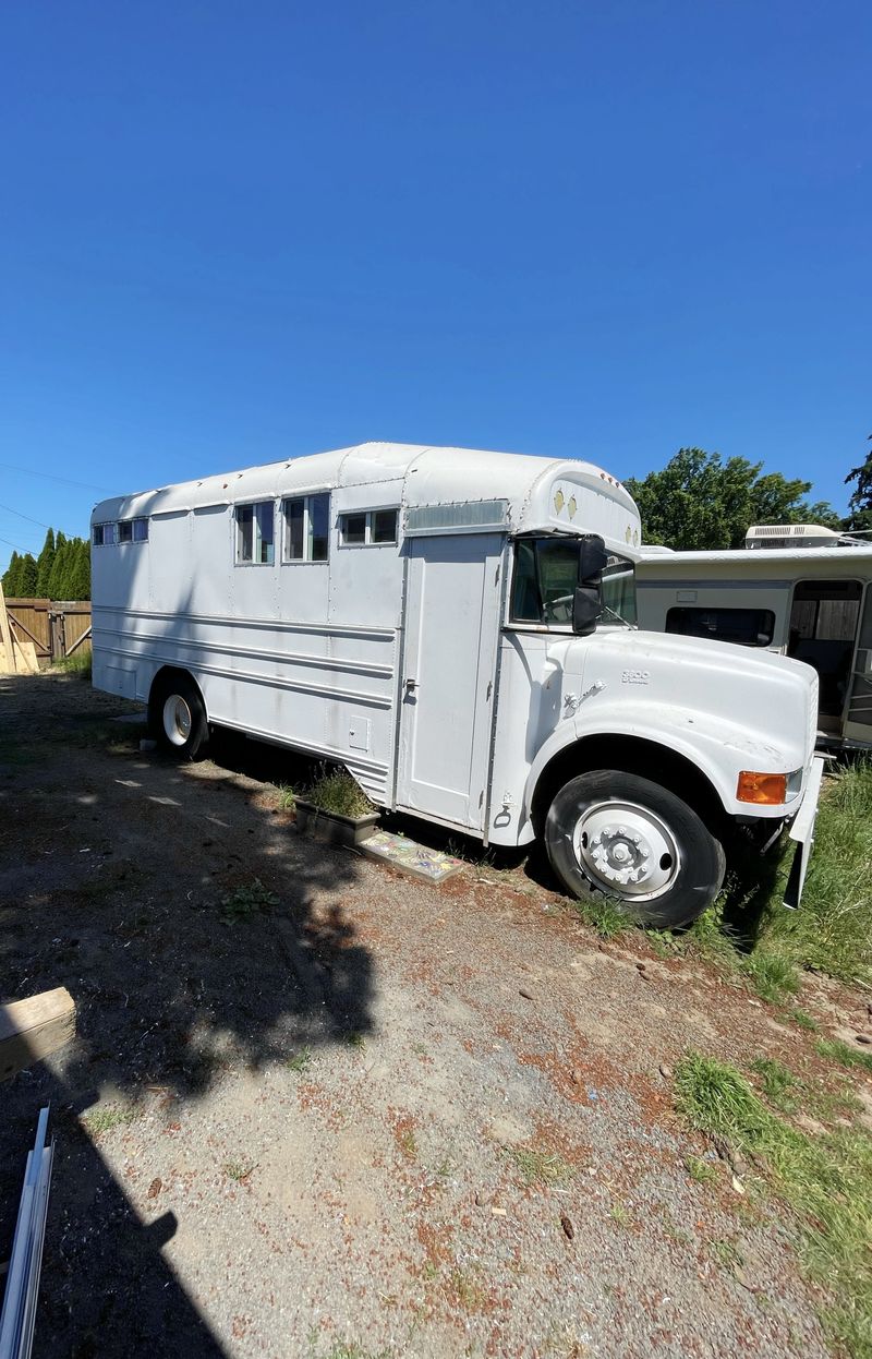 Picture 1/17 of a 1995 International 3800 DT466 for sale in Portland, Oregon