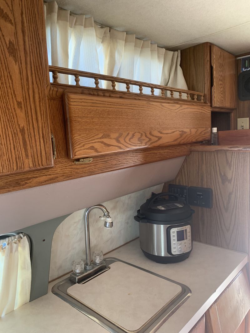 Picture 4/7 of a 1991 Airstream B190 for sale in Chaska, Minnesota