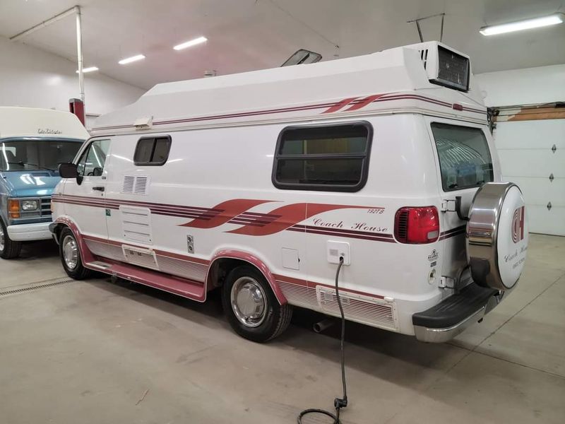 Picture 4/15 of a 95 Dodge B3500 Coach House  for sale in Riverside, Iowa