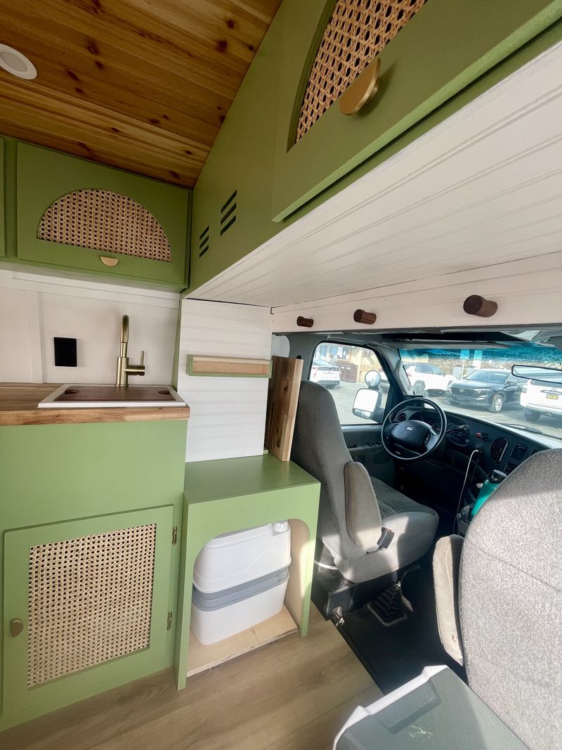Picture 5/10 of a 4x4 Ford E350 EX-Ambulance for sale in San Diego, California