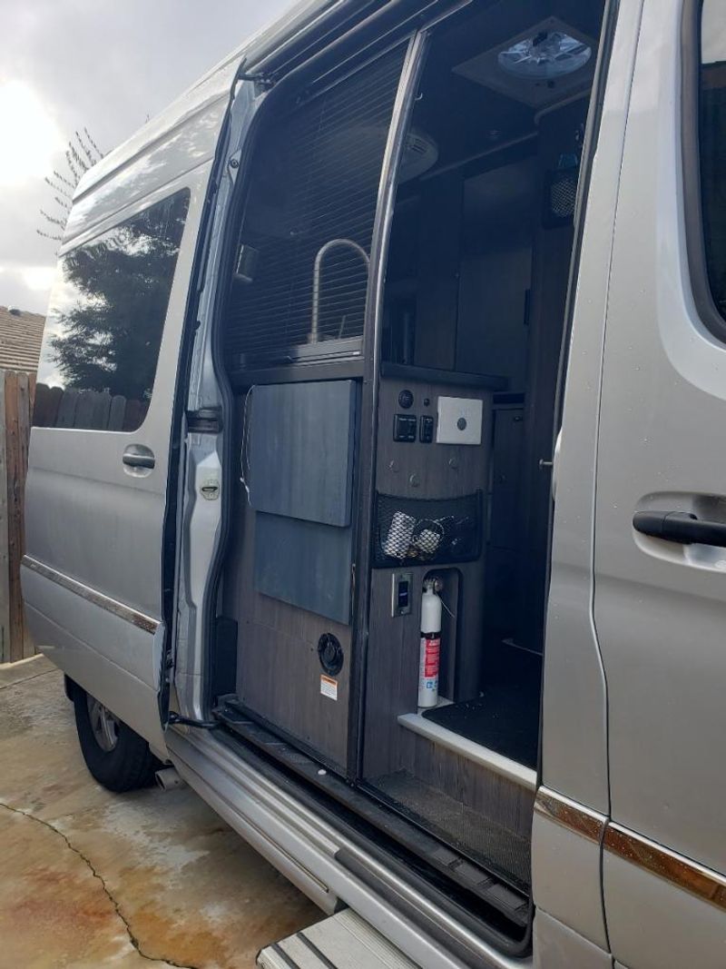 Picture 4/20 of a 2022 Airstream Interstate 4WD for sale in Bakersfield, California