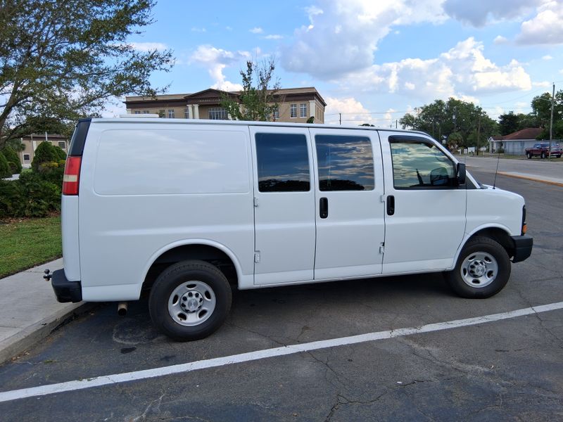 Picture 4/28 of a 2009 Chevrolete Express 2500 (3/4 Ton) with Low Miles for sale in Wauchula, Florida