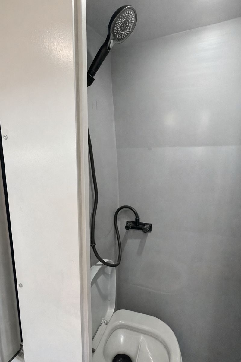 Picture 5/19 of a AWD 170 Montreal camper van with Bed Lift & wet bath for 4-5 for sale in Big Bear City, California