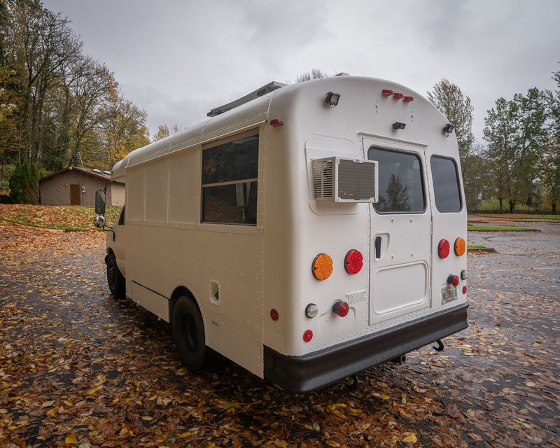 Picture 3/22 of a 2005 Ford E350 Thomas Short Bus with 97,000 original miles for sale in Newberg, Oregon