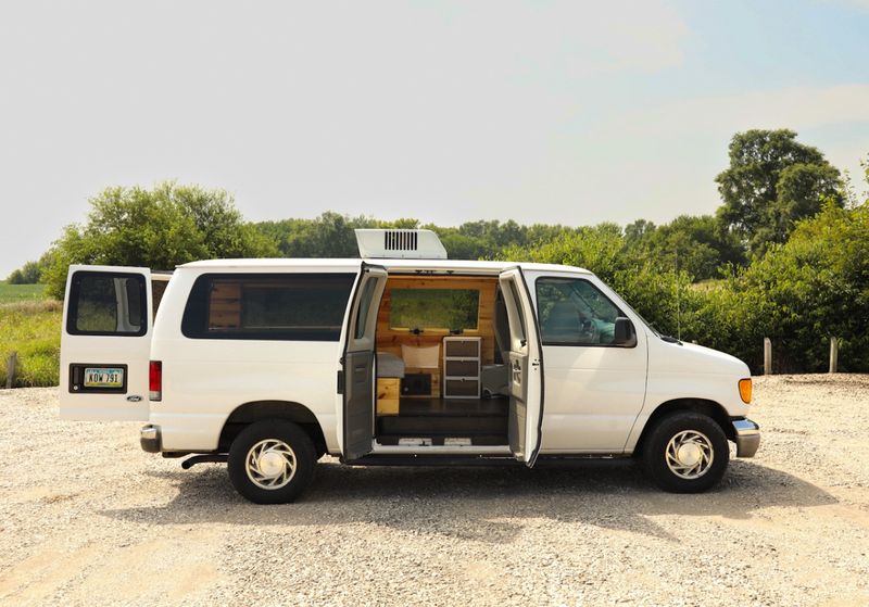Picture 2/7 of a Great weekender van! for sale in Humboldt, Iowa